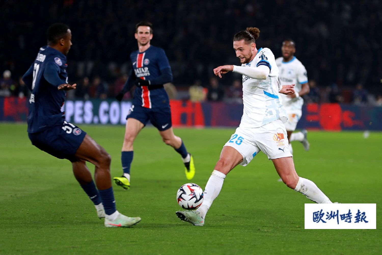 巴黎圣日耳曼迎意甲关键赛，冲刺阶段队长鼓劲，气氛紧张，训练强度明显提升的简单介绍-英雄联盟S15比赛时间