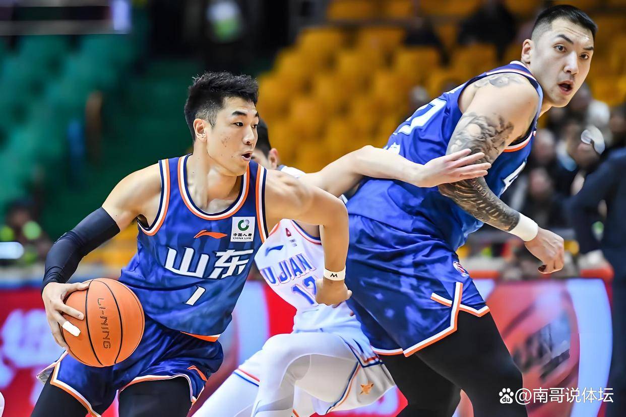包含山东男篮发布备战花絮；转会期调整名单；欧篮联任务艰巨；年轻球员得到机会的词条