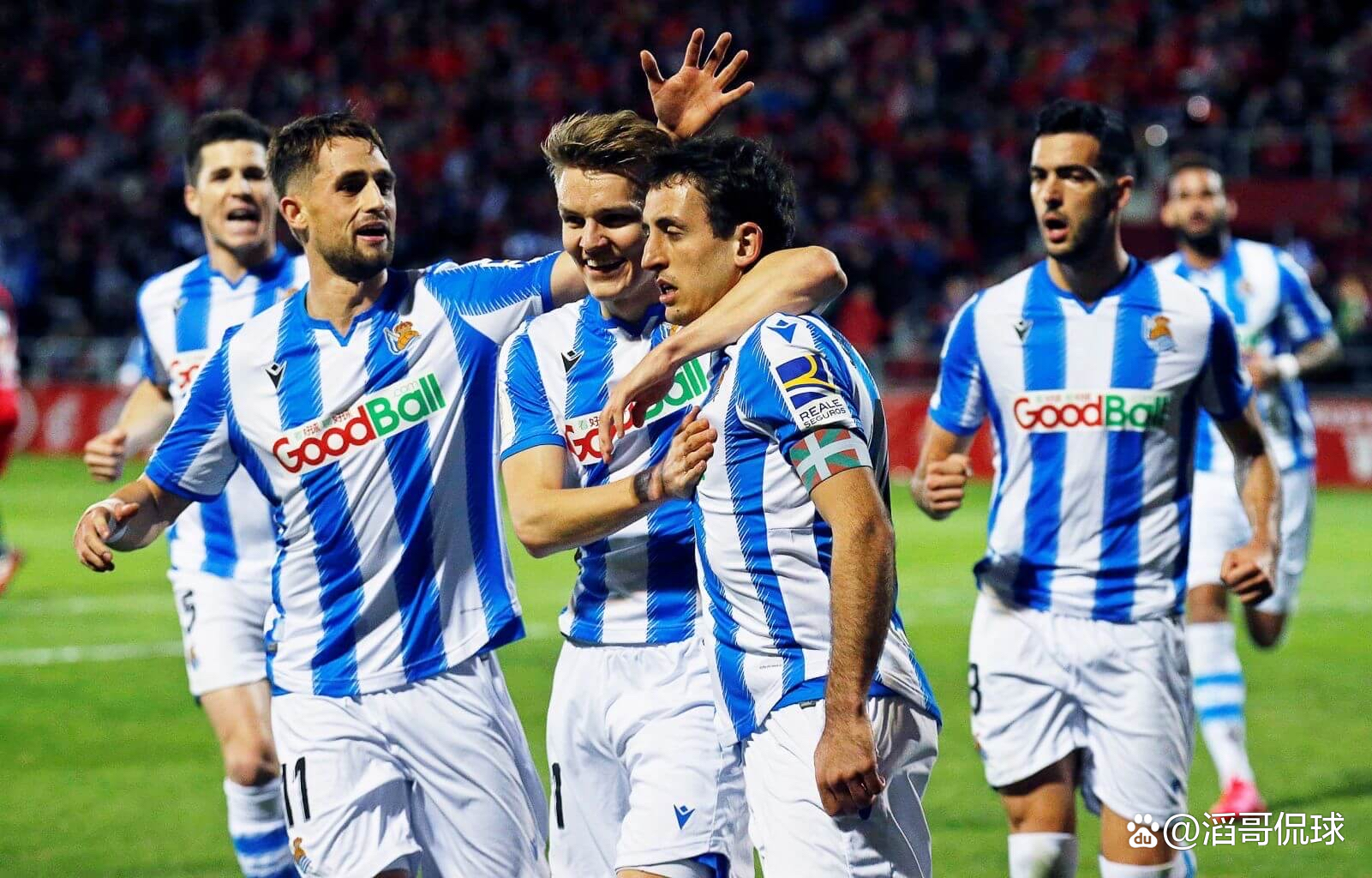 斯图加特发布备战花絮，关键时刻更衣室发声，法甲任务艰巨，心理建设被强调的简单介绍-英雄联盟S15队伍